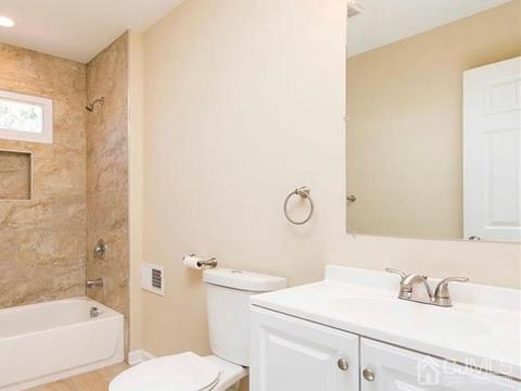 567 W Pershing Ave, Middlesex, NJ 08846 photo 2