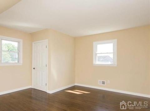 567 W Pershing Ave, Middlesex, NJ 08846 photo 5