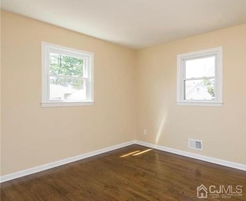 567 W Pershing Ave, Middlesex, NJ 08846 photo 4