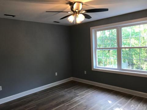 35 John St, Helmetta, NJ 08828 photo 4
