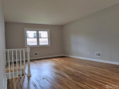 14 Weiss Dr, Middlesex, NJ 08846 photo 5