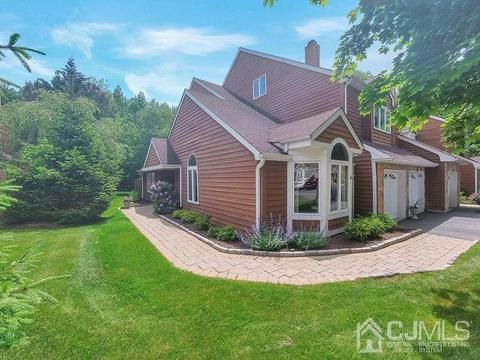 161 Coppertree Ct, Edison, NJ 08820 photo 2