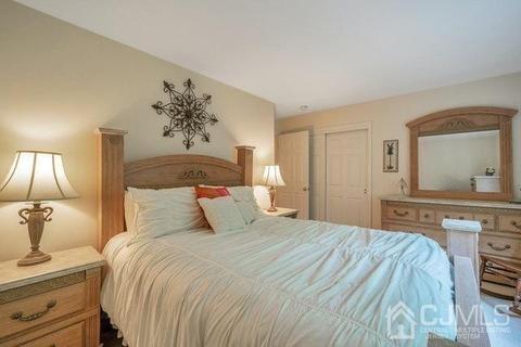161 Coppertree Ct, Edison, NJ 08820 photo 23