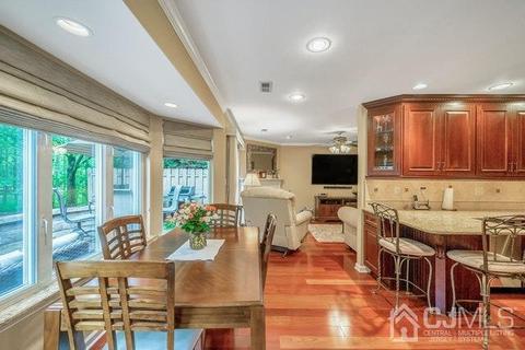 161 Coppertree Ct, Edison, NJ 08820 photo 11