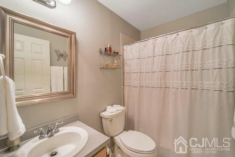 161 Coppertree Ct, Edison, NJ 08820 photo 24