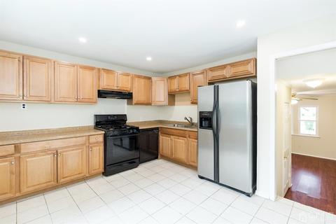 2 Bodnarik Rd, Edison, NJ 08837 photo 17