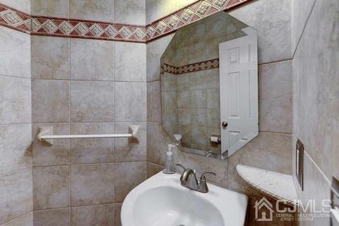 4 Toczak Ct, Parlin, NJ 08859 photo 28