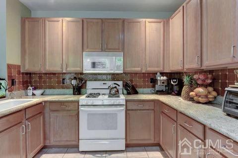 4 Toczak Ct, Parlin, NJ 08859 photo 7