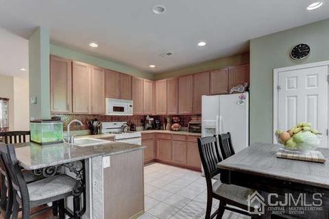 4 Toczak Ct, Parlin, NJ 08859 photo 8