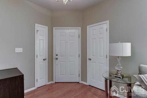 4 Toczak Ct, Parlin, NJ 08859 photo 3