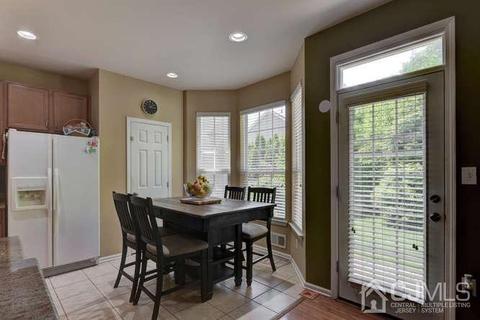 4 Toczak Ct, Parlin, NJ 08859 photo 9
