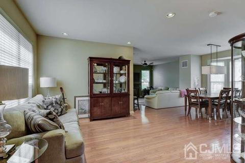 4 Toczak Ct, Parlin, NJ 08859 photo 4
