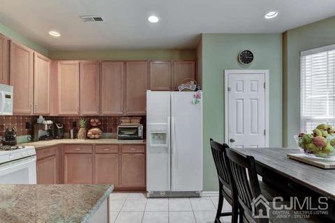4 Toczak Ct, Parlin, NJ 08859 photo 6