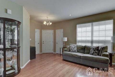 4 Toczak Ct, Parlin, NJ 08859 photo 5