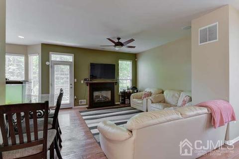 4 Toczak Ct, Parlin, NJ 08859 photo 13