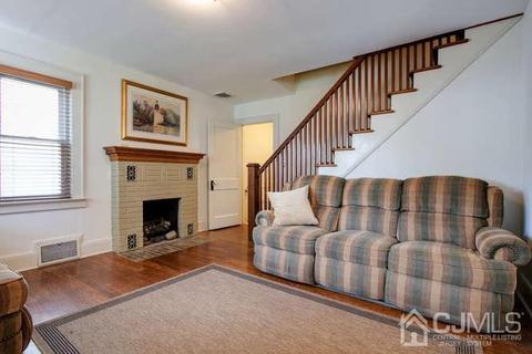 128 Nutwood Ave, Middlesex, NJ 08846 photo 4