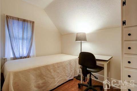 128 Nutwood Ave, Middlesex, NJ 08846 photo 8