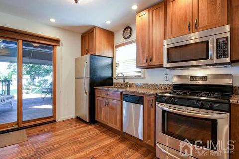 128 Nutwood Ave, Middlesex, NJ 08846 photo 5