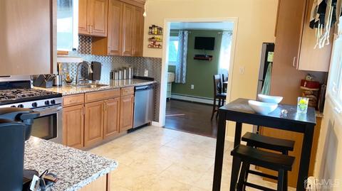 28 Baxter Rd, Edison, NJ 08817 photo 6