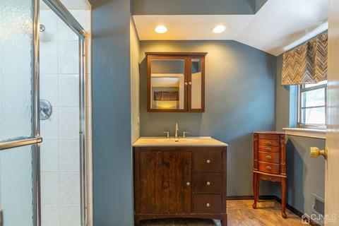 501 Maplecrest Rd, Edison, NJ 08820 photo 18
