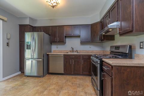 501 Maplecrest Rd, Edison, NJ 08820 photo 10