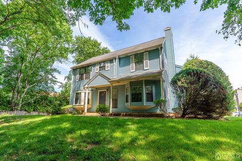 501 Maplecrest Rd, Edison, NJ 08820 photo 2