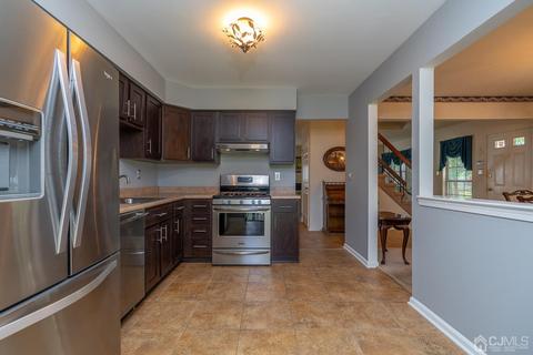 501 Maplecrest Rd, Edison, NJ 08820 photo 12