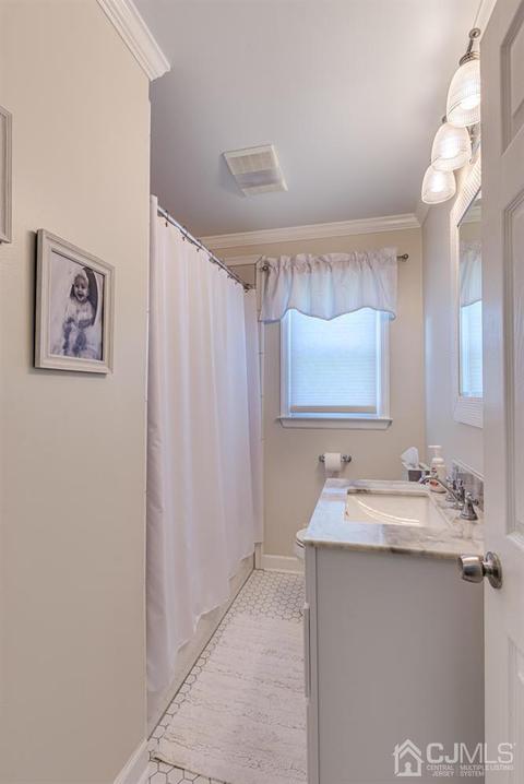 145 Chestnut St, Middlesex, NJ 08846 photo 4