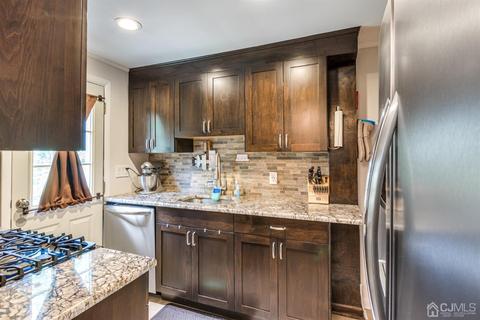 27 Macarthur Dr, Edison, NJ 08837 photo 11