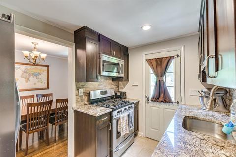 27 Macarthur Dr, Edison, NJ 08837 photo 13
