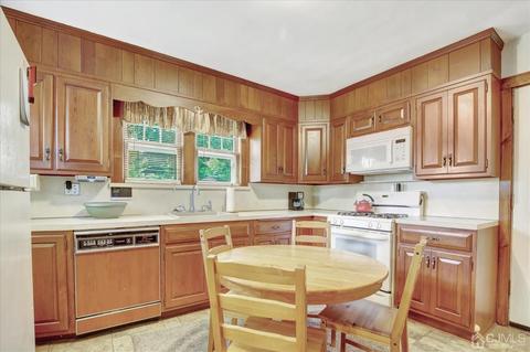 84 Main St, Helmetta, NJ 08828 photo 6