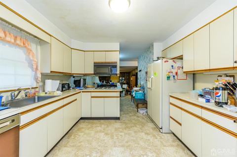 22 Eileen Way, Edison, NJ 08837 photo 9