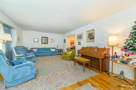 22 Eileen Way, Edison, NJ 08837 photo 4