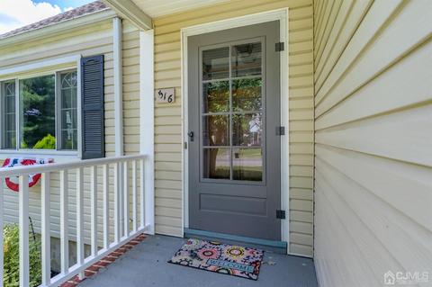 516 Chestnut St, Middlesex, NJ 08846 photo 2