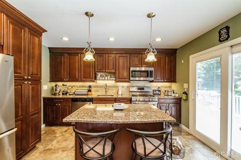 2 Sharp Rd, Edison, NJ 08837 photo 5