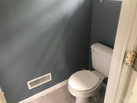 150 Vogel Pl, Middlesex, NJ 08846 photo 6