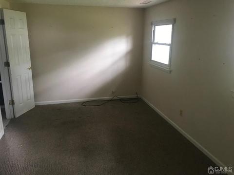 150 Vogel Pl, Middlesex, NJ 08846 photo 4