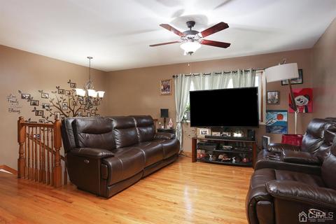 4 School Dr, Sayreville, NJ 08859 photo 8