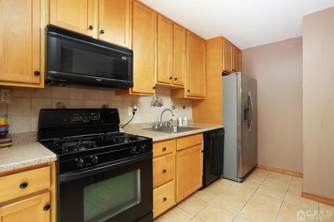 4 School Dr, Sayreville, NJ 08859 photo 7