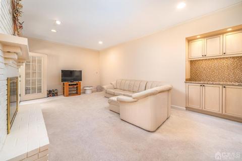 9 Aspen Cir, Edison, NJ 08820 photo 11