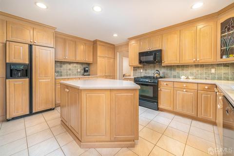 9 Aspen Cir, Edison, NJ 08820 photo 9