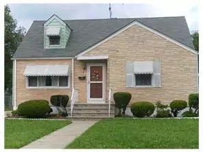 17 Walnut St, Edison, NJ 08817 photo 1