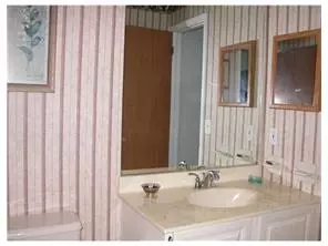 704 Maplecrest Rd, Edison, NJ 08820 photo 10