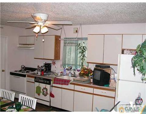 216 Westgate Dr, Edison, NJ 08820 photo 4