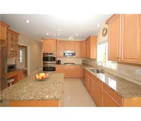 2 Deri Ct, Edison, NJ 08820 photo 5