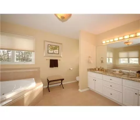 2 Deri Ct, Edison, NJ 08820 photo 11