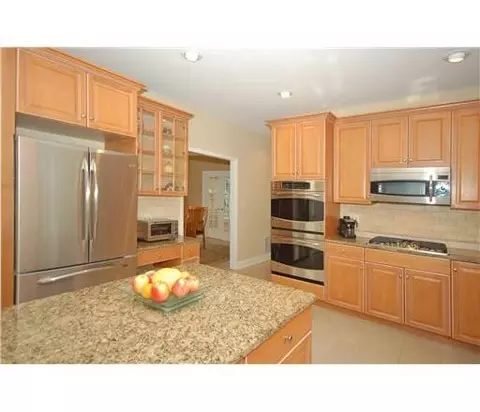 2 Deri Ct, Edison, NJ 08820 photo 6