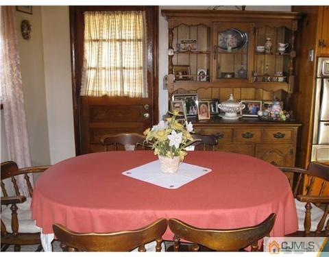 16 E Second St, Port Reading, NJ 07064 photo 4