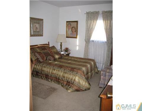 16 E Second St, Port Reading, NJ 07064 photo 8