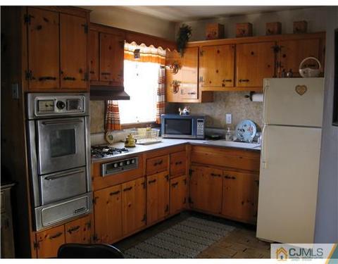 16 E Second St, Port Reading, NJ 07064 photo 5